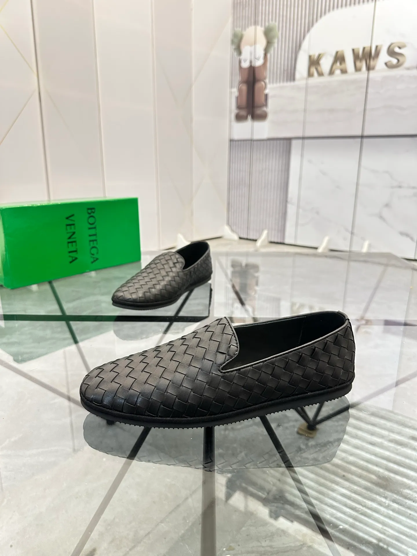 Men's shoes for sale 💰: 💰P460¥ Product trademark: BV* "Botte Venetta*" slip-on shoes, lazy shoes, regular size: 38-44. (Can be customized to 45.) Product materials: imported first-layer woven cowhide leather upper, water-dyed cowhide lining, original outsole. No.: D301
